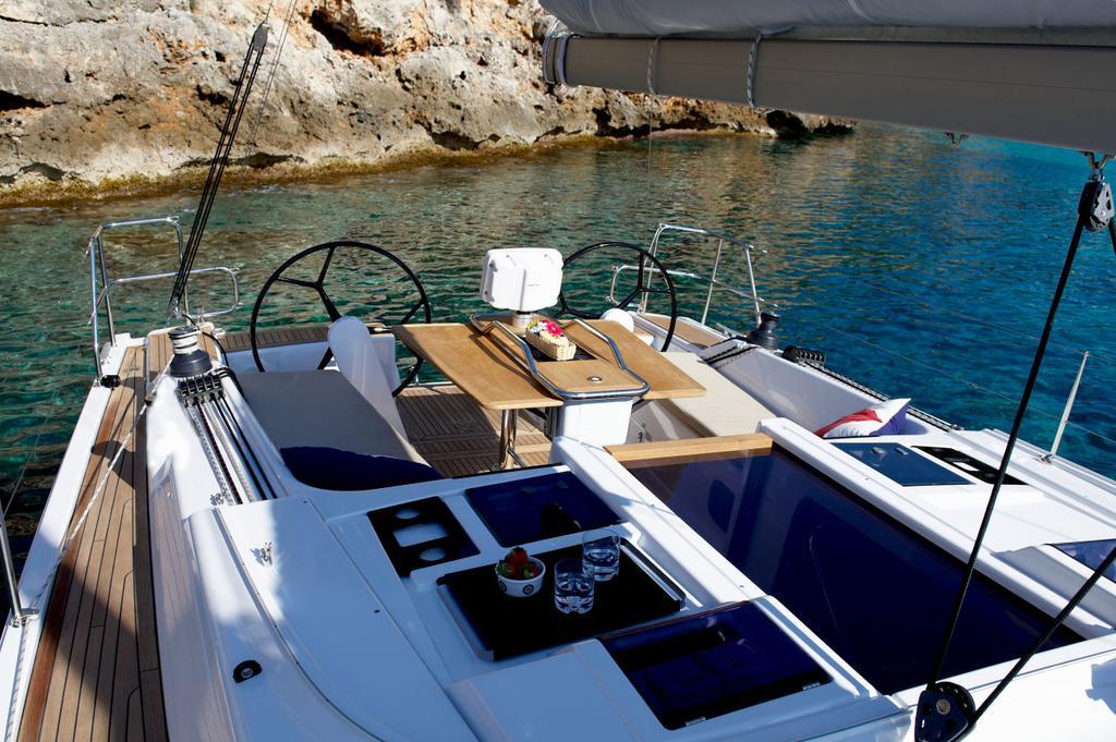 "Alkyoni" Sailing Yacht Hotel Tesalonika Bagian luar foto